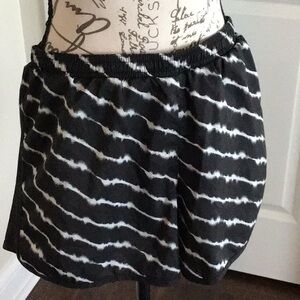 2 for $ 12 Old Navy black & white running athletic shorts with liner Sz L